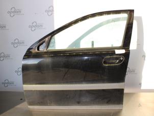 Używane Drzwi lewe przednie wersja 4-drzwiowa Volvo V70 (SW) 2.4 D5 20V Cena € 150,00 Procedura marży oferowane przez Gebr Opdam B.V.