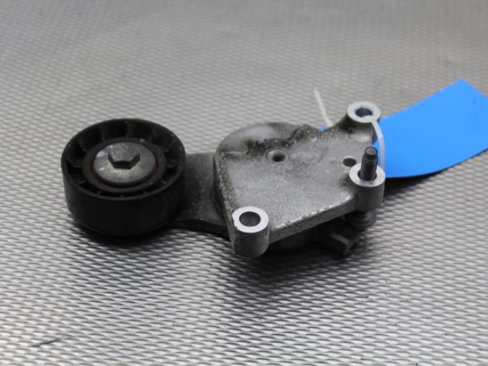 Drive belt tensioner from a Citroën Berlingo 1.6 Hdi 75 2015