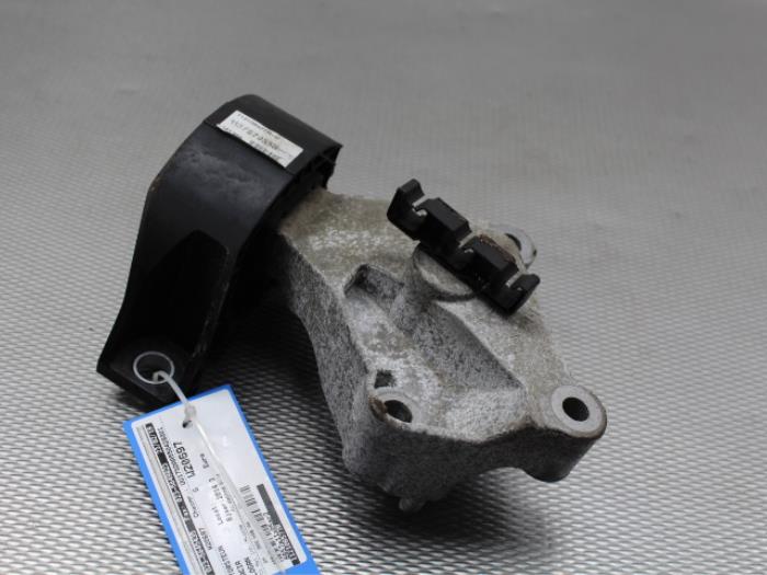 Usagé Support moteur Dacia Logan MCV II/III/Sandero Wagon 0.9 TCE 12V Prix sur demande proposé par Gebr Opdam B.V.