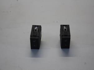 Used Seat heating switch Ford Focus 2 C+C 2.0 16V Price on request offered by Gebr Opdam B.V.