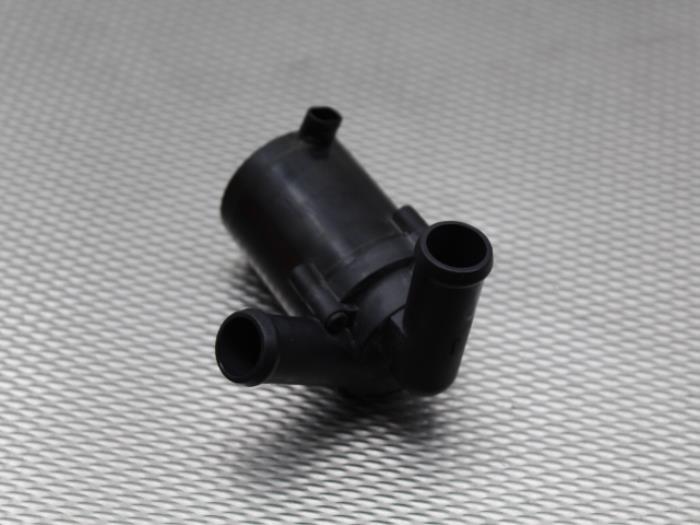 Usagé Pompe à eau Volvo V70 (BW) 1.6 T4 16V Prix sur demande proposé par Gebr Opdam B.V.