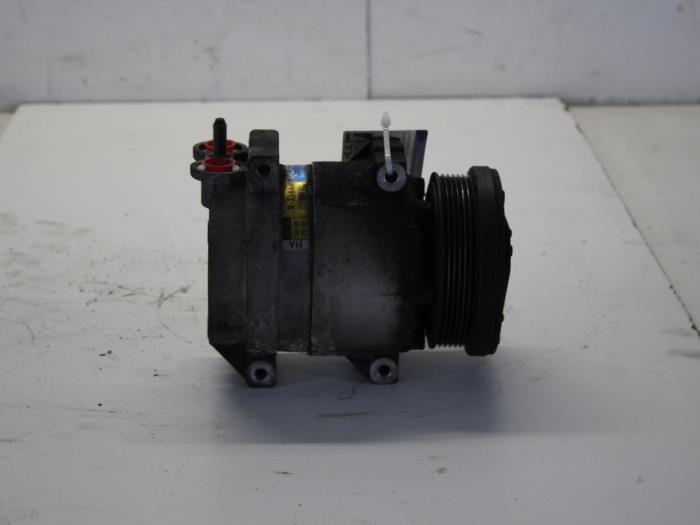 Usagé Compresseur de clim Chevrolet Nubira Wagon (J100) 1.6 16V Prix € 40,00 Règlement à la marge proposé par Gebr Opdam B.V.