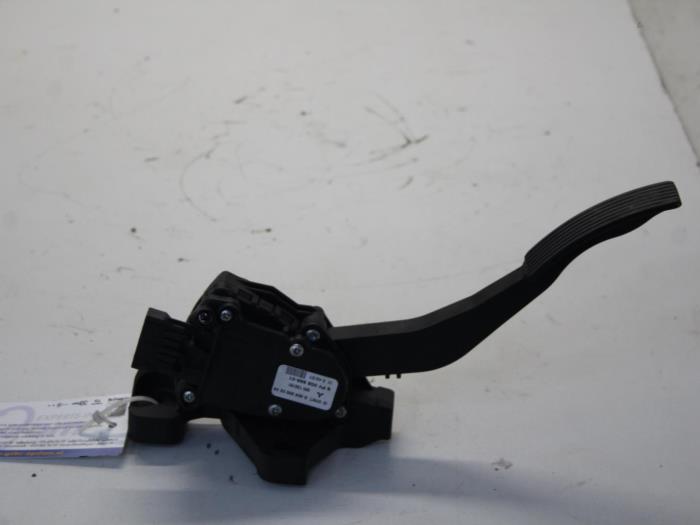 Throttle pedal position sensor from a Mitsubishi Colt (Z2/Z3) 1.1 12V CZ3 2008