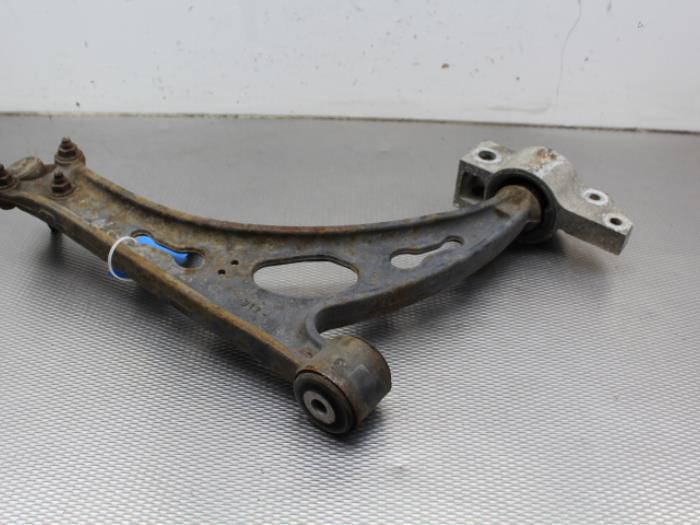 Front lower wishbone, left from a Seat Leon (1P1) 1.9 TDI 105 2008