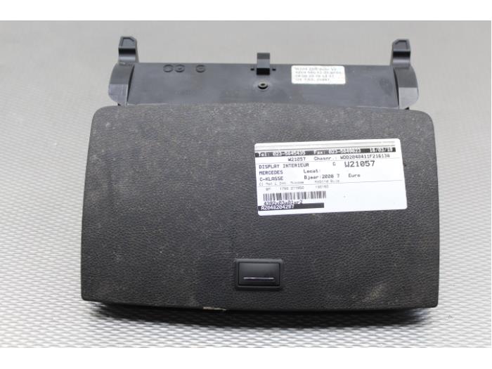Begagnade Innerdisplay Mercedes C (W204) 1.8 C-200K 16V Pris på förfrågan erbjuds av Gebr Opdam B.V.