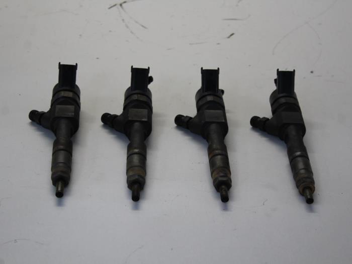 Usagé Injecteurs Renault Scénic II (JM) 1.9 dCi 130 Prix sur demande proposé par Gebr Opdam B.V.