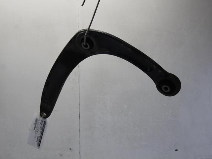 Front lower wishbone, left from a Citroën C4 Berline (LC) 1.6 16V 2007