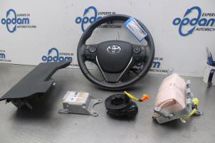 Usagé Kit + module airbag Toyota Auris Touring Sports (E18) 1.8 16V Hybrid Prix € 500,00 Règlement à la marge proposé par Gebr Opdam B.V.