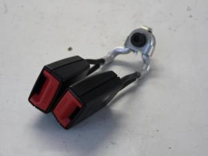 Used Rear seatbelt buckle, centre Skoda Fabia II Combi 1.2 TSI Price on request offered by Gebr Opdam B.V.