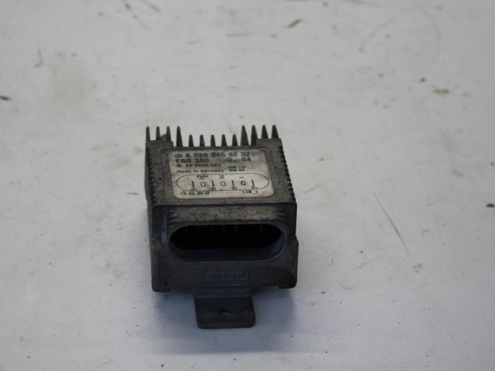 Usagé Ordinateur refroidisseur Mercedes E Combi (S210) 3.2 E-320 CDI 24V Prix sur demande proposé par Gebr Opdam B.V.