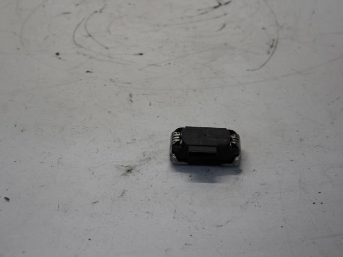 Begagnade Regnsensor Opel Corsa C (F08/68) 1.4 16V Pris på förfrågan erbjuds av Gebr Opdam B.V.