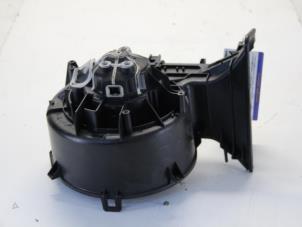 Used Heating and ventilation fan motor Opel Signum (F48) 2.2 DGI 16V Price € 50,00 Margin scheme offered by Gebr Opdam B.V.