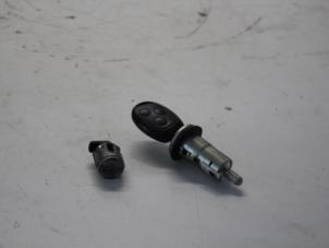 Used Ignition lock + key Ford Fusion 1.4 16V Price on request offered by Gebr Opdam B.V.