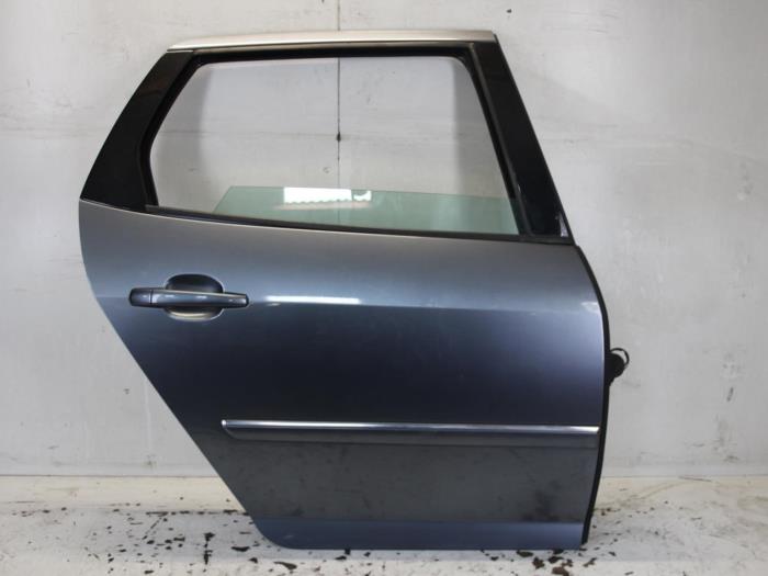 Rear door 4-door, right from a Peugeot 407 SW (6E) 2.0 16V 2008