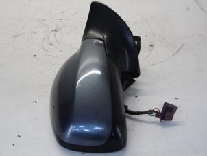 Used Wing mirror, right Peugeot 407 SW (6E) 2.0 16V Price € 50,00 Margin scheme offered by Gebr Opdam B.V.