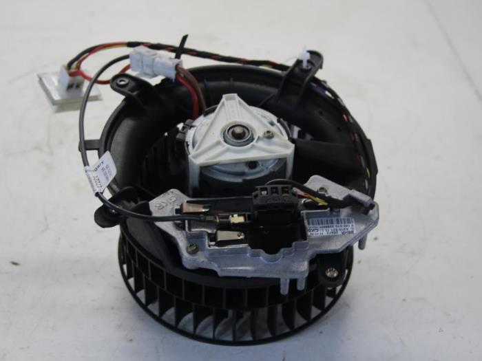 Motor de ventilador de calefactor de un Mercedes-Benz E Combi (S210) 2.0 E-200 16V 1999