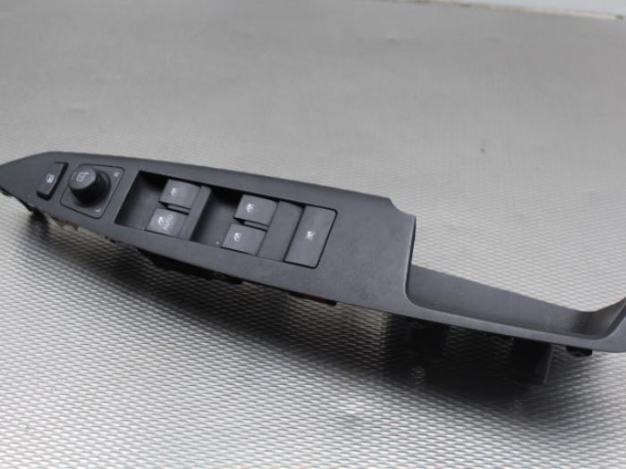 Usados Interruptor combinado de ventanillas Opel Antara (LA6) 2.4 16V 4x4 Precio de solicitud ofrecido por Gebr Opdam B.V.