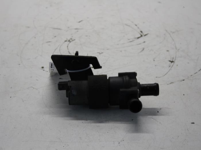 Begagnade Extra vattenpump Renault Espace (JK) 2.0 16V Turbo Pris € 42,00 Marginaltabell erbjuds av Gebr Opdam B.V.