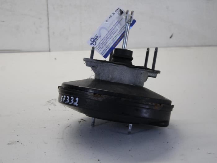 Brake servo from a Renault Clio III (BR/CR) 1.2 16V TCe 100 2008
