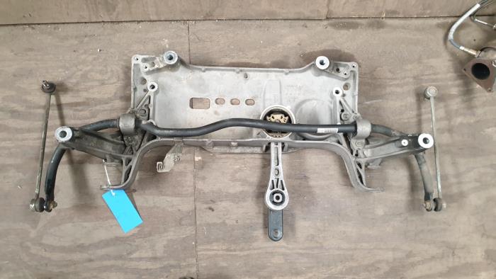 Usados Subchasis Audi Q3 (8UB/8UG) 2.0 16V TFSI 211 Quattro Precio € 106,00 Norma de margen ofrecido por Gebr Opdam B.V.