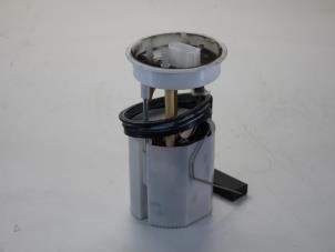 Usados Bomba de gasolina Volkswagen Polo V (6R) 1.4 16V Precio € 35,00 Norma de margen ofrecido por Gebr Opdam B.V.