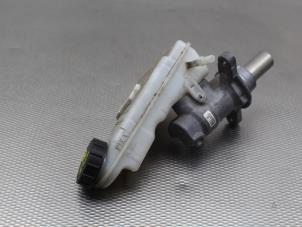 Used Master cylinder Ford Focus 3 Wagon 1.6 TDCi Price on request offered by Gebr Opdam B.V.