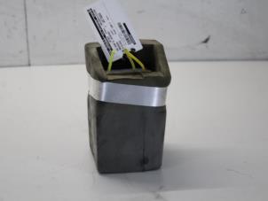 Usados Bomba de vacío de cierre centralizado eléctrico Mercedes A (W168) 1.6 A-160 Precio € 75,00 Norma de margen ofrecido por Gebr Opdam B.V.