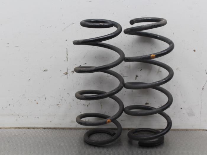 Rear coil spring from a Toyota Yaris III (P13) 1.5 16V Hybrid 2016