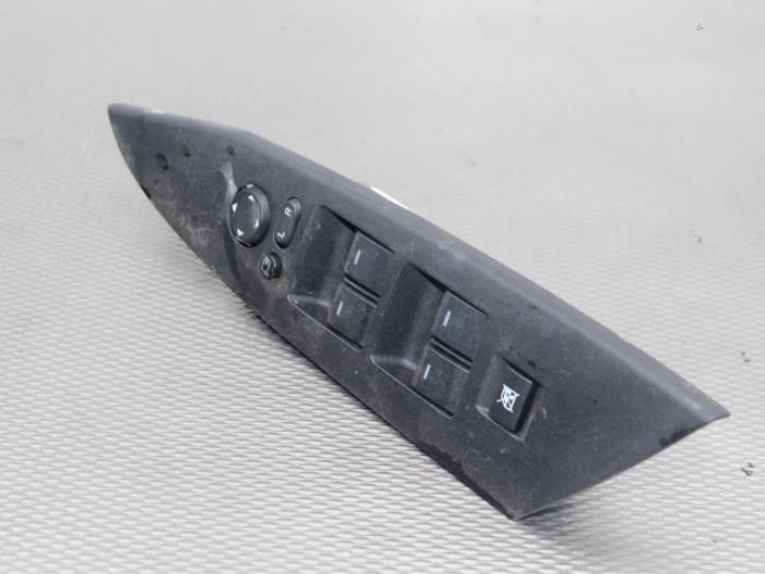 Używane Interruptor combinado de ventanillas Mazda 3 (BL12/BLA2/BLB2) 2.0i MZR DISI 16V Cena na żądanie oferowane przez Gebr Opdam B.V.