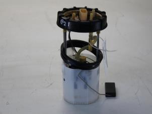 Usados Bomba eléctrica de combustible Volkswagen Touran (1T3) 1.6 TDI 16V Precio € 80,00 Norma de margen ofrecido por Gebr Opdam B.V.