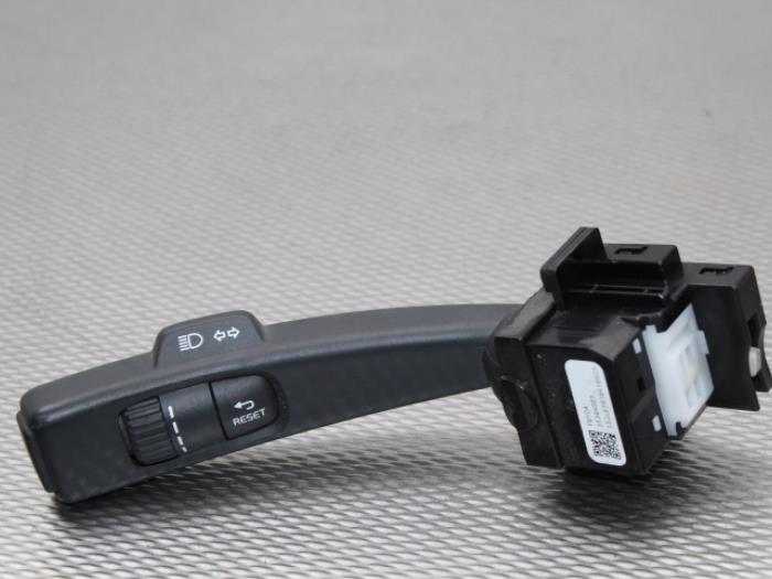 Indicator switch from a Volvo V40 (MV) 1.6 D2 2013