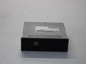 Usados Amplificador de radio Volkswagen Passat (3B3) 4.0 W8 32V 4Motion Precio de solicitud ofrecido por Gebr Opdam B.V.
