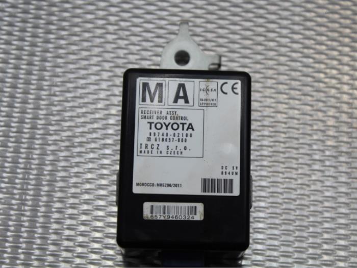 Motor Zentralverriegelung van een Toyota Auris Touring Sports (E18) 1.8 16V Hybrid 2014
