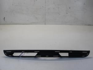 Usagé Pare-chocs grille Renault Twingo II (CN) 1.2 16V Prix sur demande proposé par Gebr Opdam B.V.