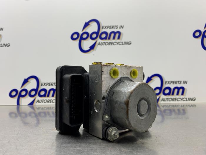 Begagnade ABS-pump Mitsubishi Space Star (A0) 1.0 12V Pris € 85,00 Marginaltabell erbjuds av Gebr Opdam B.V.