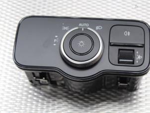 Gebrauchte Licht Schalter Mercedes Sprinter 4t (907.6/910.6) 416 CDI 2.1 D RWD Preis auf Anfrage angeboten von Gebr Opdam B.V.