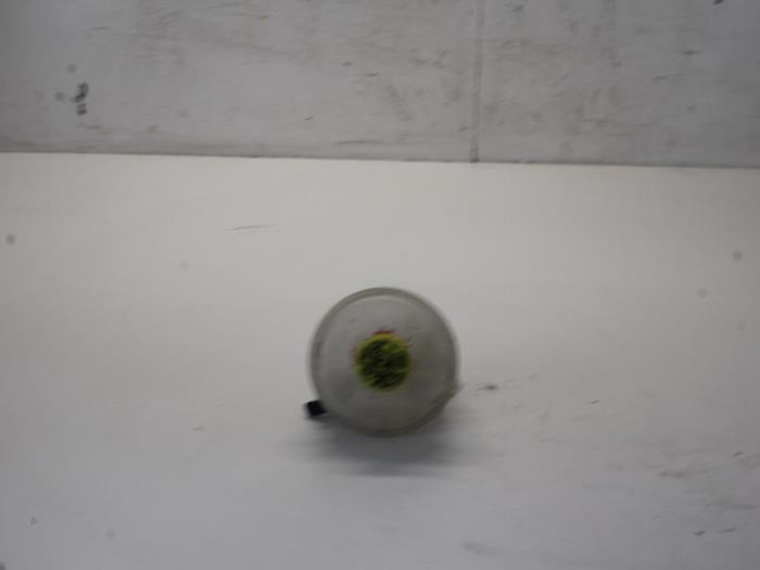 Brake fluid reservoir Volkswagen Passat 2.3 VR5 8E0611301