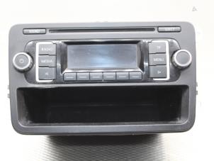 Usados Reproductor de CD y radio Volkswagen Polo V (6R) 1.2 12V BlueMotion Technology Precio € 200,00 Norma de margen ofrecido por Gebr Opdam B.V.