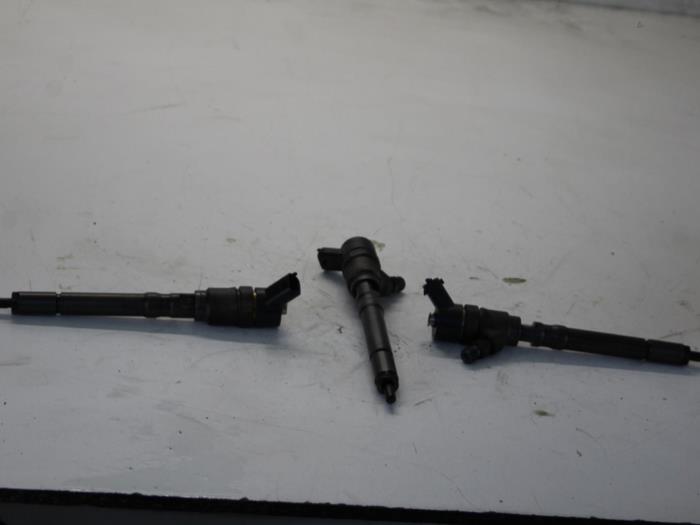 Usagé Injecteurs Hyundai Getz 1.5 CRDi 12V Prix sur demande proposé par Gebr Opdam B.V.