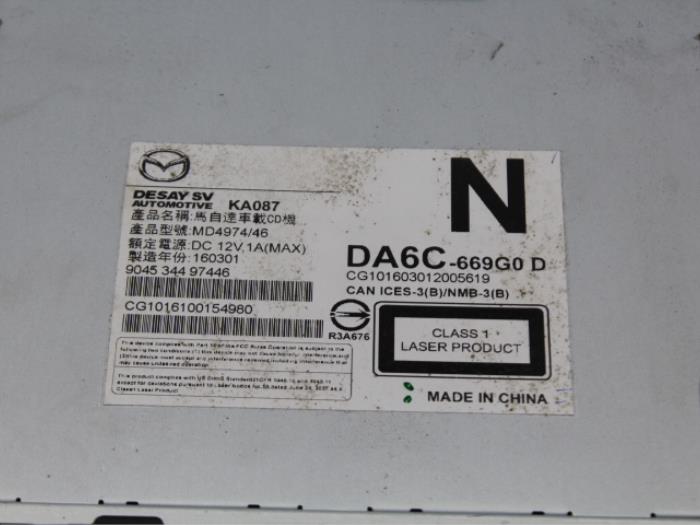 CD player from a Mazda 2 (DJ/DL) 1.5 SkyActiv-D 105 2016