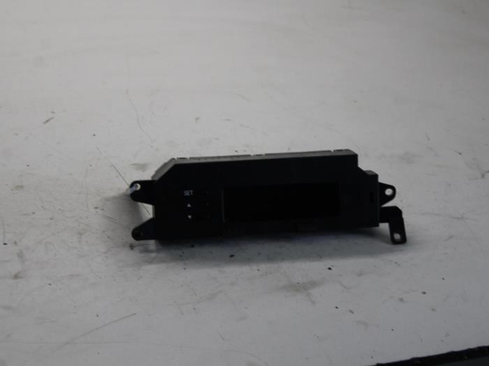 Begagnade Innerdisplay Hyundai i20 1.2i 16V Pris € 30,00 Marginaltabell erbjuds av Gebr Opdam B.V.