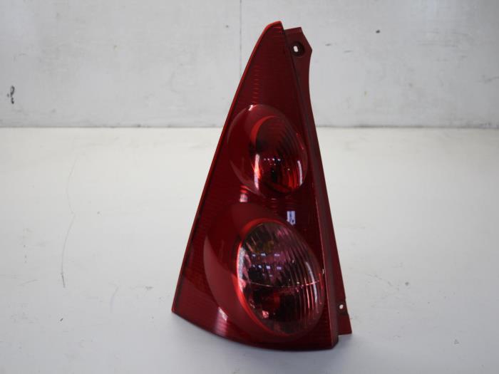 Taillight, left from a Peugeot 107 1.0 12V 2011