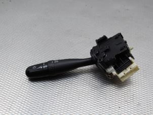 Usados Interruptor de luz Daihatsu Cuore (L251/271/276) 1.0 12V DVVT Precio de solicitud ofrecido por Gebr Opdam B.V.
