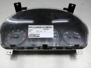 Usados Cuentakilómetros Hyundai H-300 2.5 CRDi Precio de solicitud ofrecido por Gebr Opdam B.V.