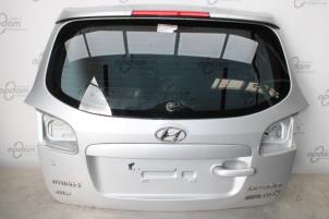 Używane Tylna klapa Hyundai Santa Fe II (CM) 2.2 CRDi 16V 4x4 Cena € 200,00 Procedura marży oferowane przez Gebr Opdam B.V.