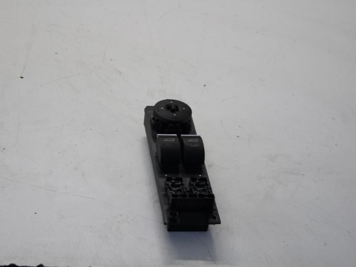 Usados Interruptor de ventanilla eléctrica Ford Fiesta 6 (JA8) 1.0 Ti-VCT 12V 65 Precio € 30,00 Norma de margen ofrecido por Gebr Opdam B.V.