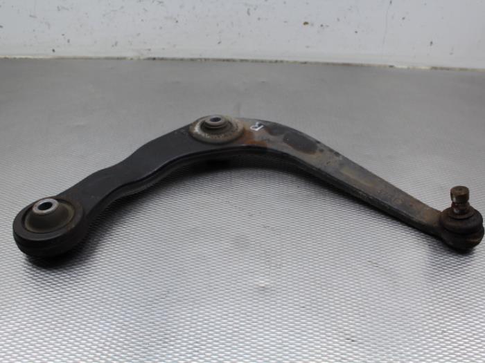 Front lower wishbone, right from a Peugeot 206+ (2L/M) 1.1 XR,XS 2011