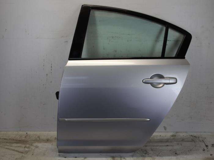 Drzwi lewe tylne wersja 4-drzwiowa z Mazda 3. 2005