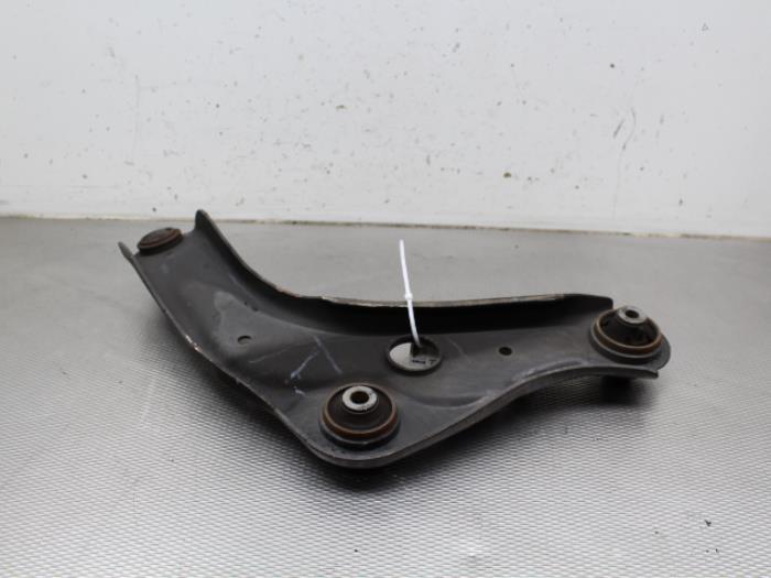 Front lower wishbone, left from a Nissan Qashqai (J11) 1.6 dCi 2018