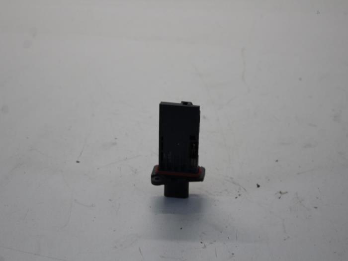 Luftmassenmesser van een MINI Mini (F55) 1.5 12V Cooper 2018
